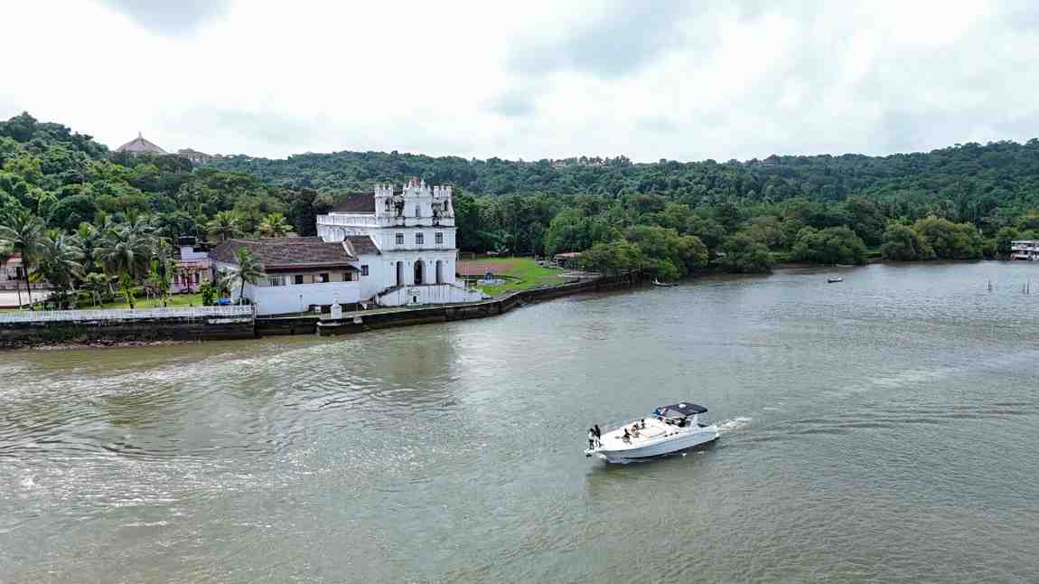 goa-yachts-for-influencer