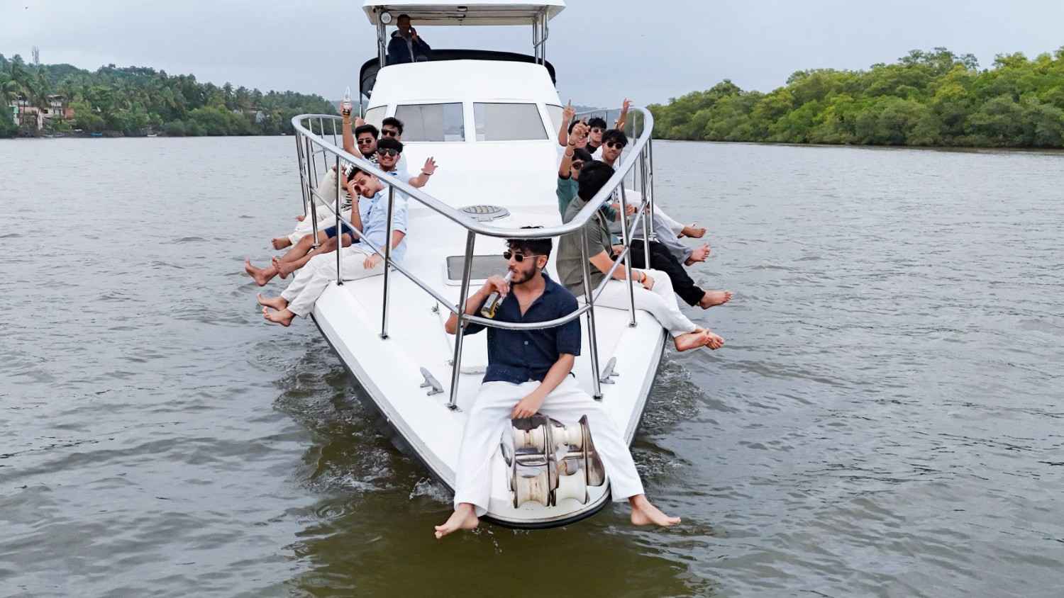 Book-Your-Bachelor-Party-Yacht-in-Goa