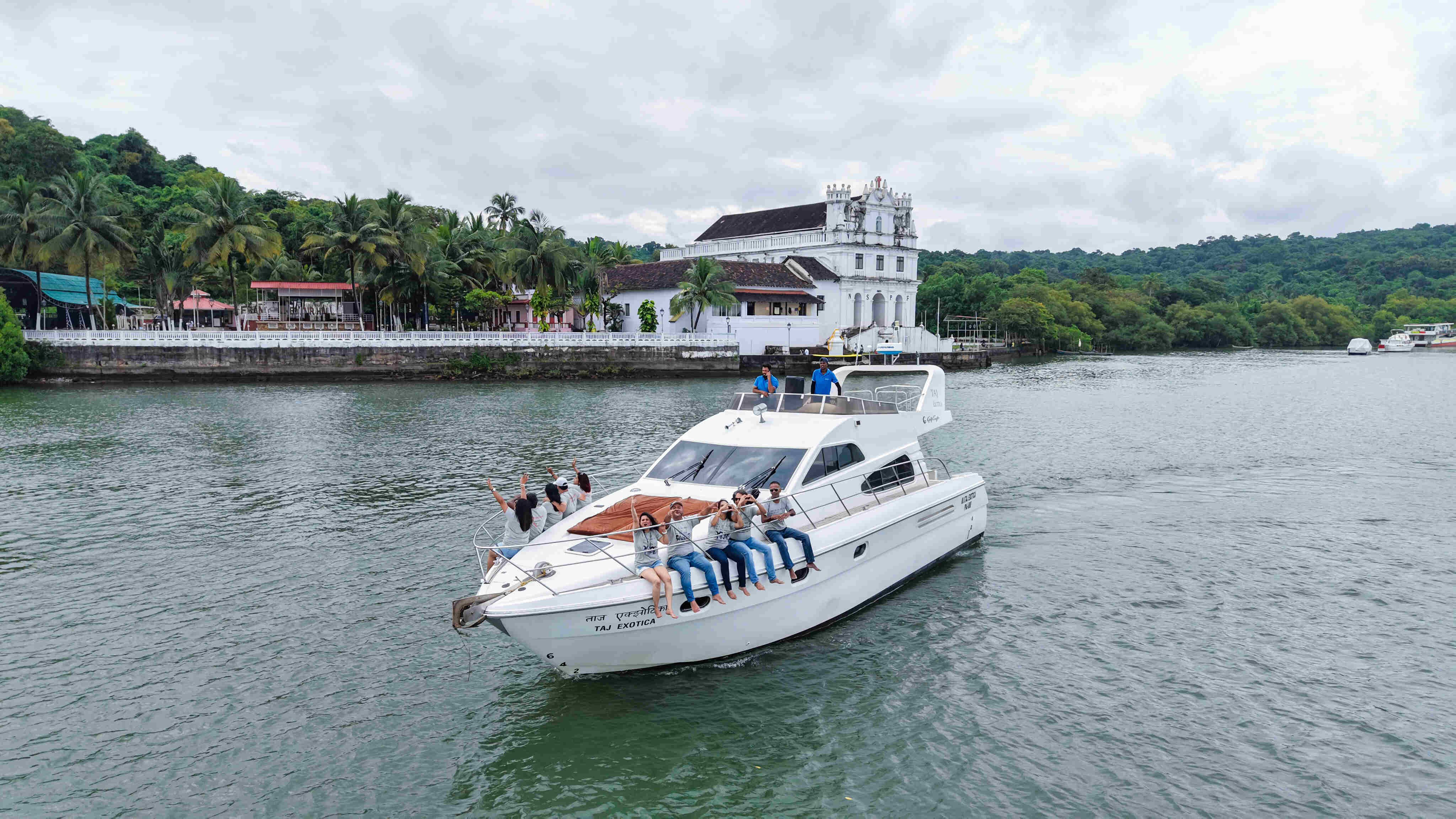 luxury yacht rental options in goa